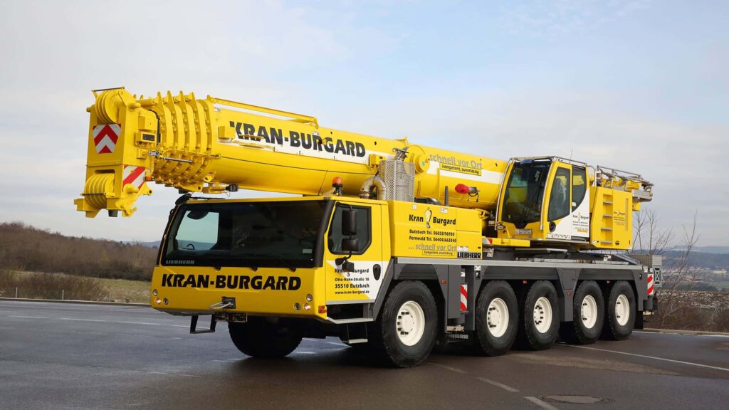 Autokran Liebherr LTM 1130-5.1 der Kran-Burgard GmbH im Einsatz